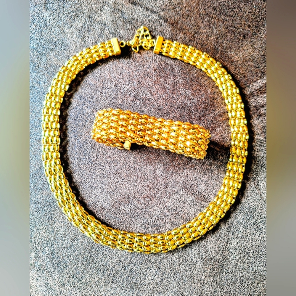 NWOT Chucky Gold Woven Set